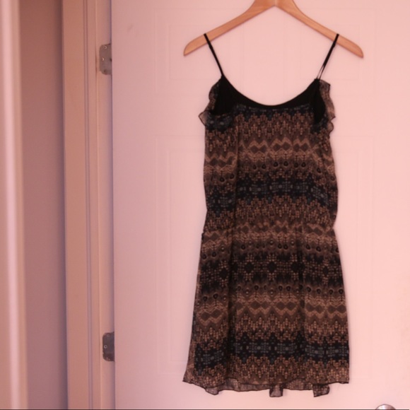 Dress ruffle - Picture 3 of 5